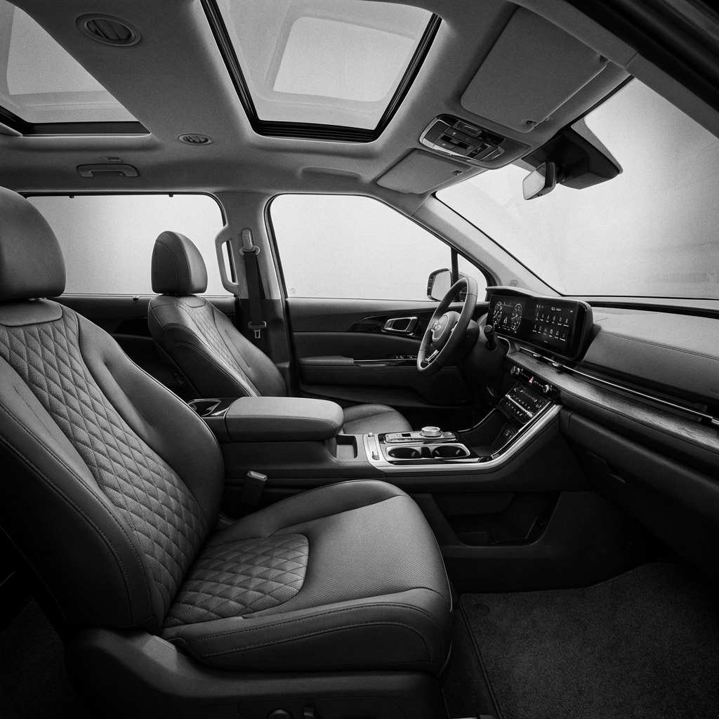 Interior premium del Kia Carnival con asientos de cuero